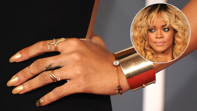 gty_rihanna_manicure_nt_120228_wmain